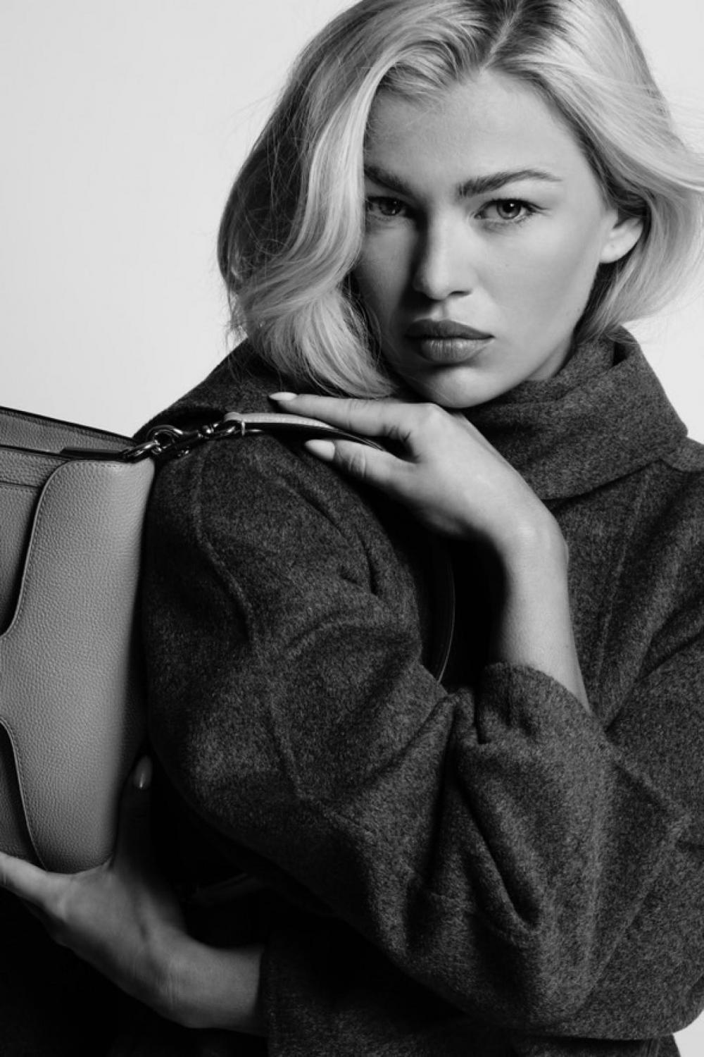 Lauren Simmons image