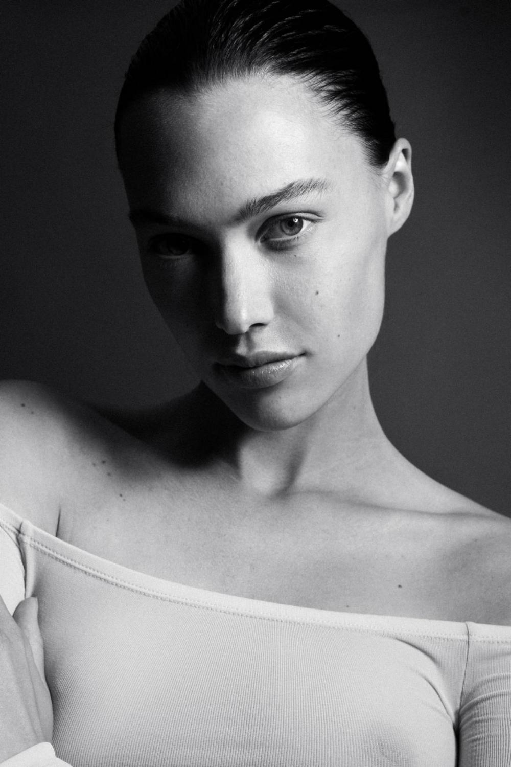 Julia Wojtyga image