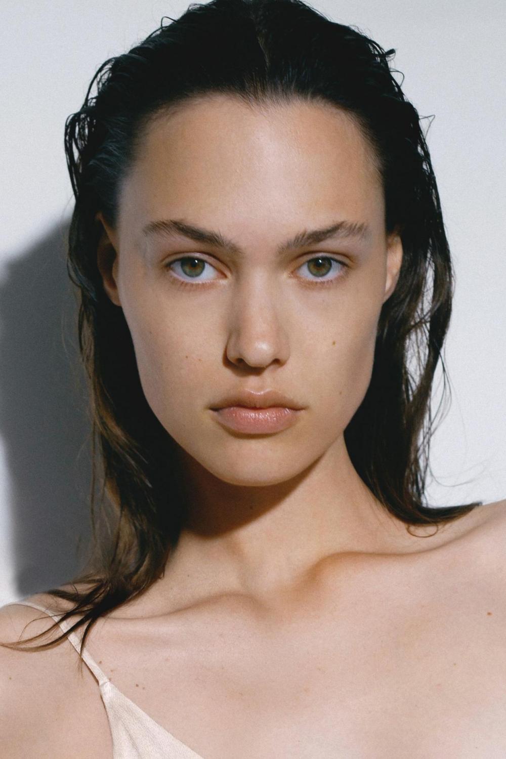 Julia Wojtyga image