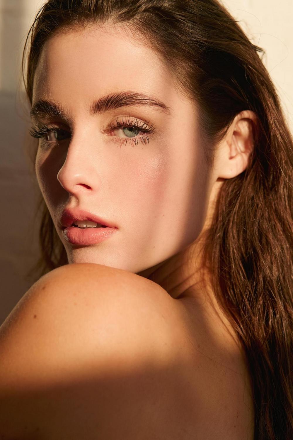 Bella Howard image