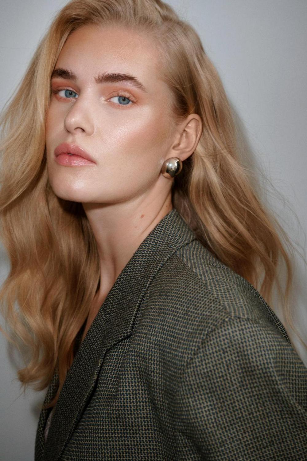 Ashley Niemann image