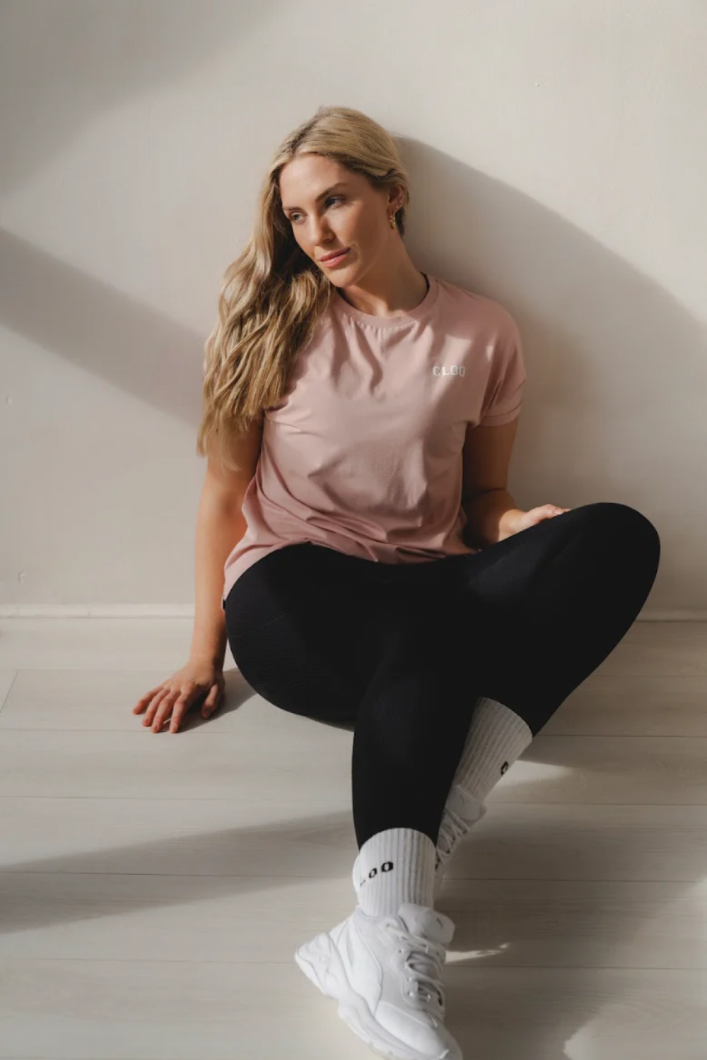 Danielle Warwick image