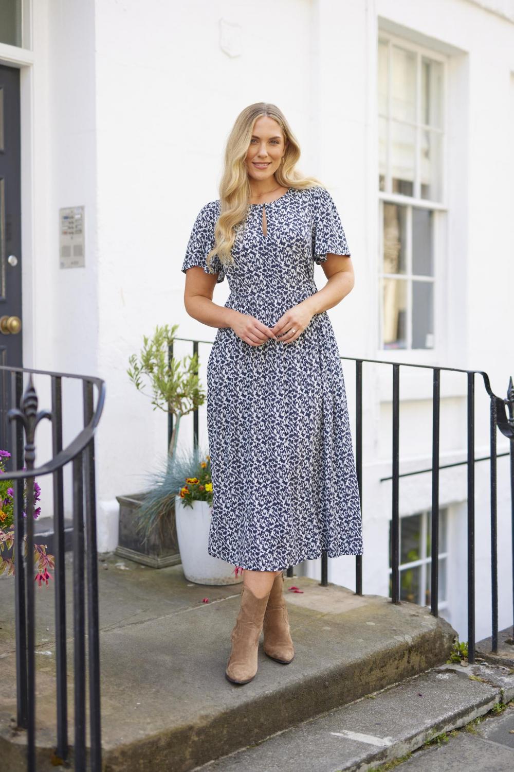 Danielle Warwick image